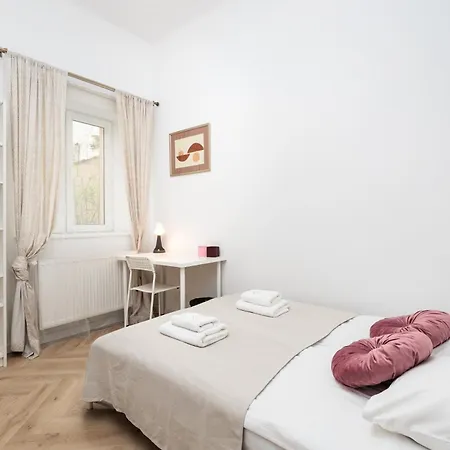 Kollataja - 2 Bedroom Old Town - By Upstairs *