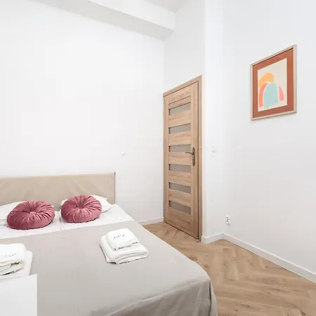 Kollataja - 2 Bedroom Old Town - By Upstairs Krakow